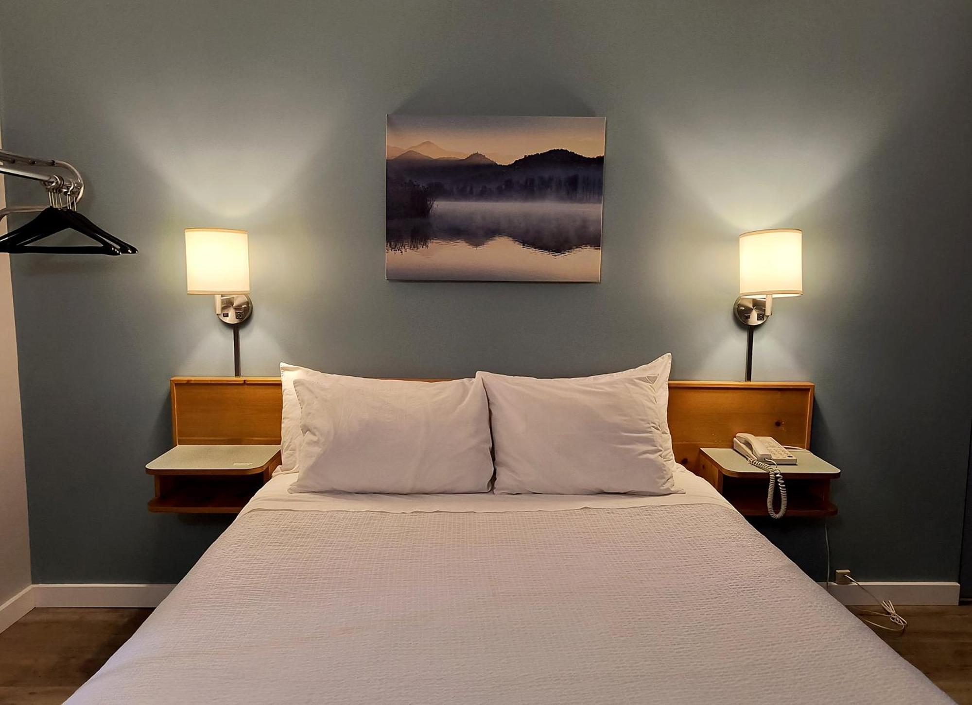 Fireweed Motel Smithers Ngoại thất bức ảnh