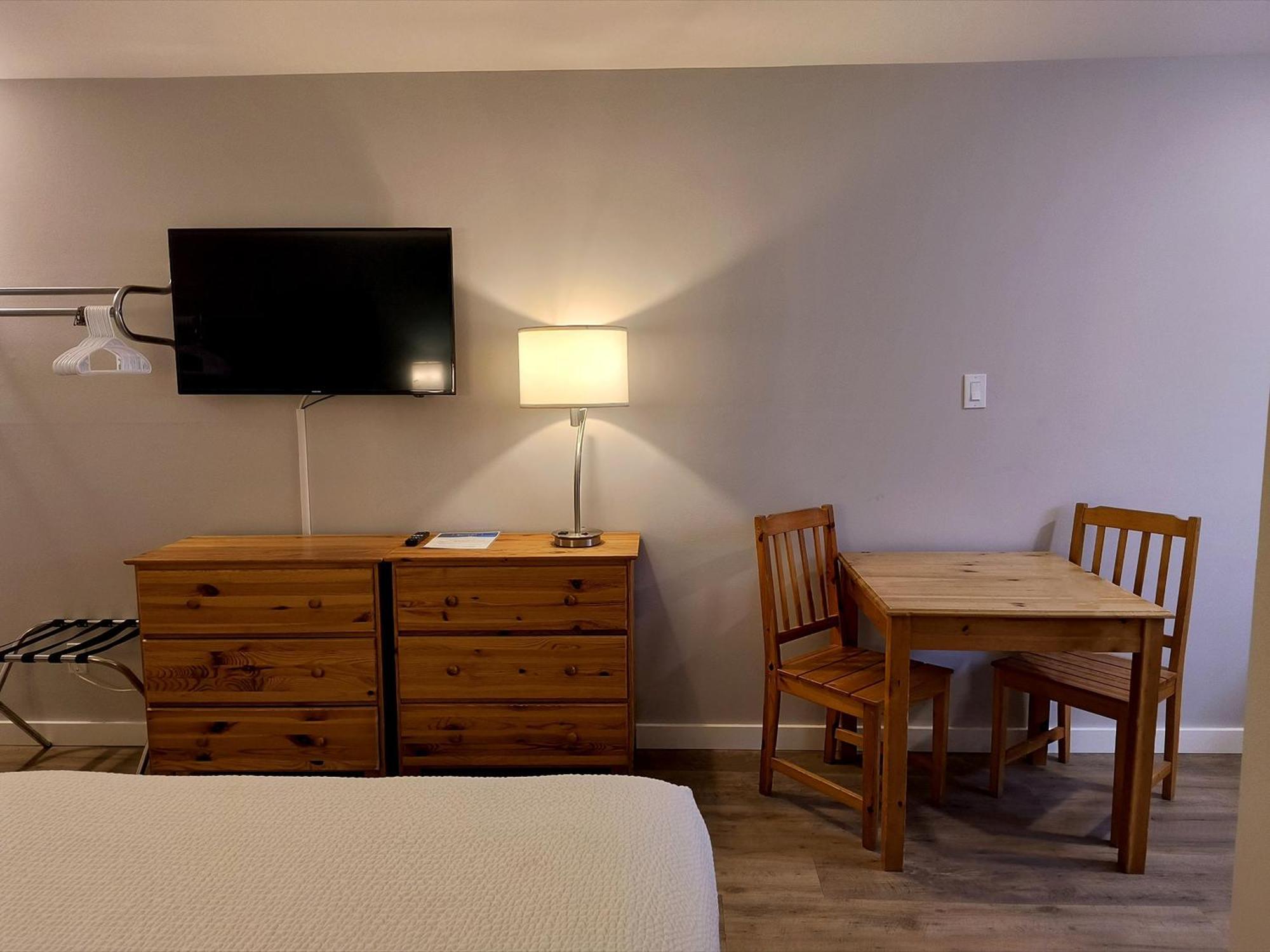 Fireweed Motel Smithers Ngoại thất bức ảnh