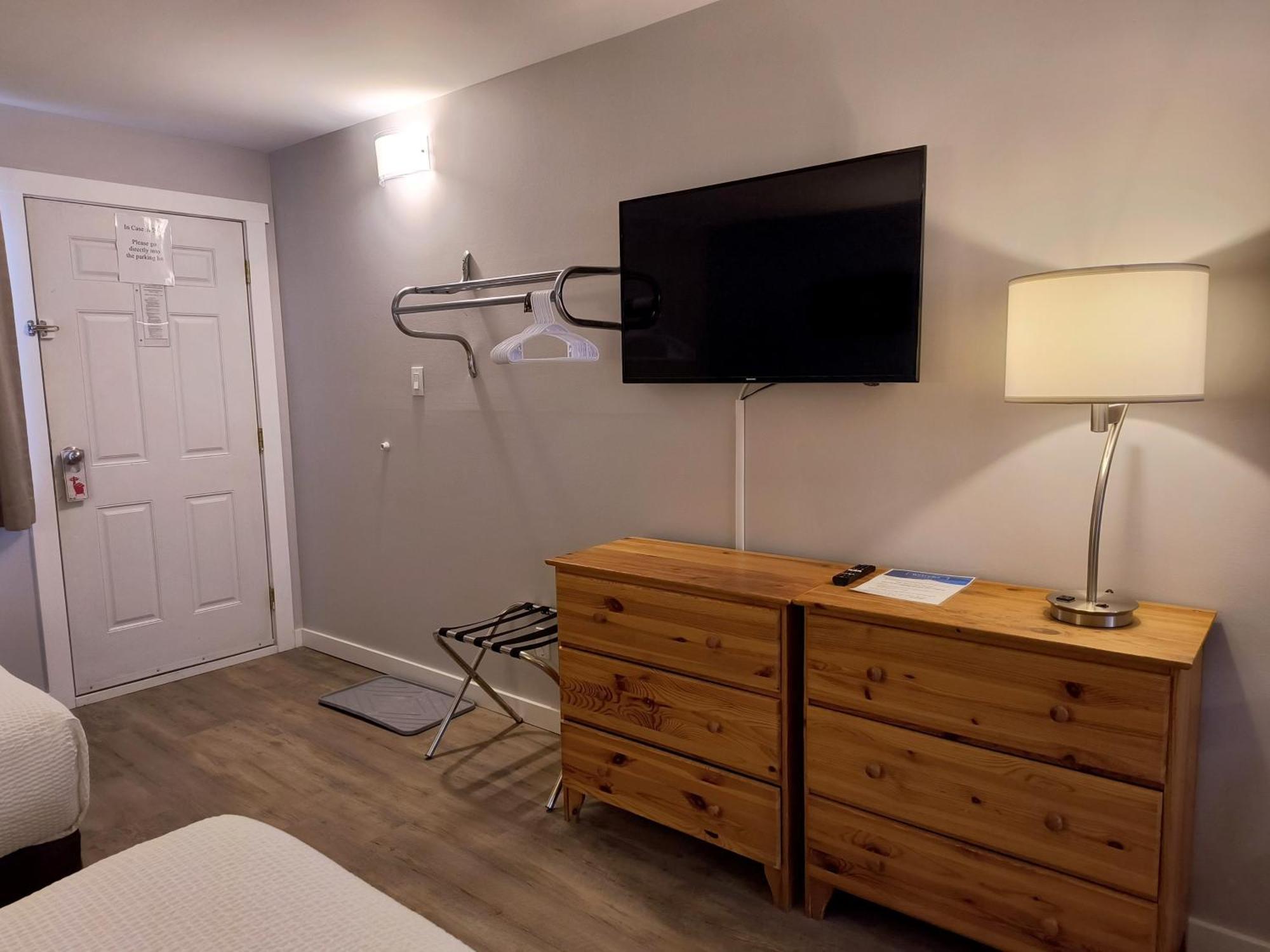 Fireweed Motel Smithers Ngoại thất bức ảnh