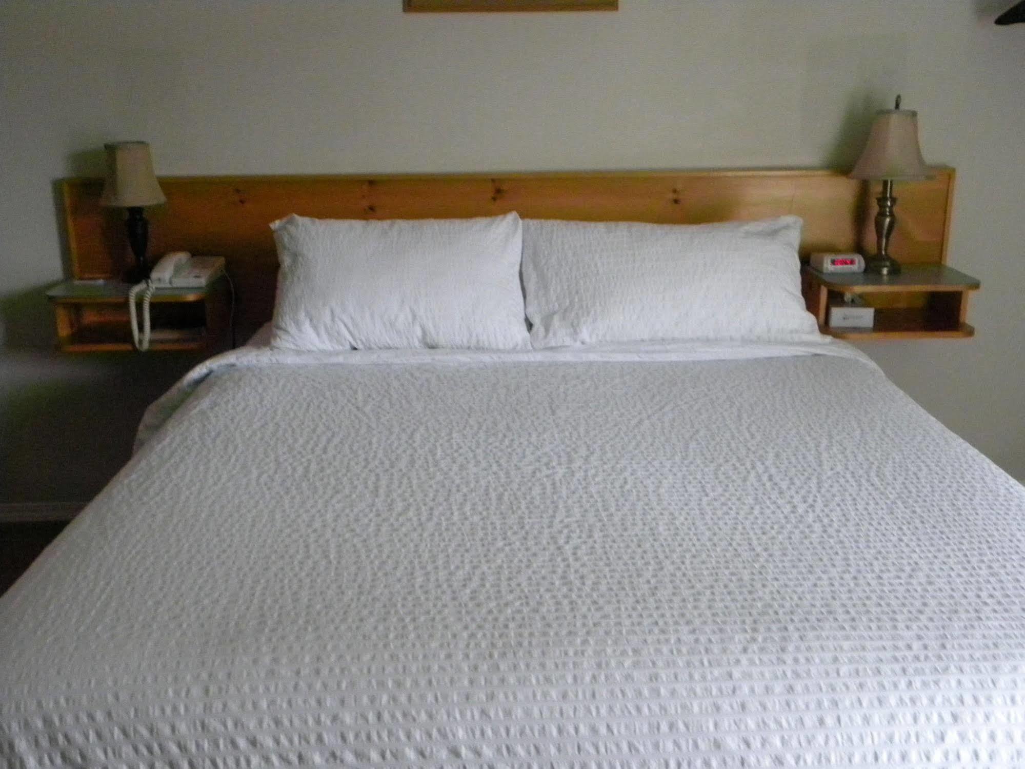 Fireweed Motel Smithers Ngoại thất bức ảnh