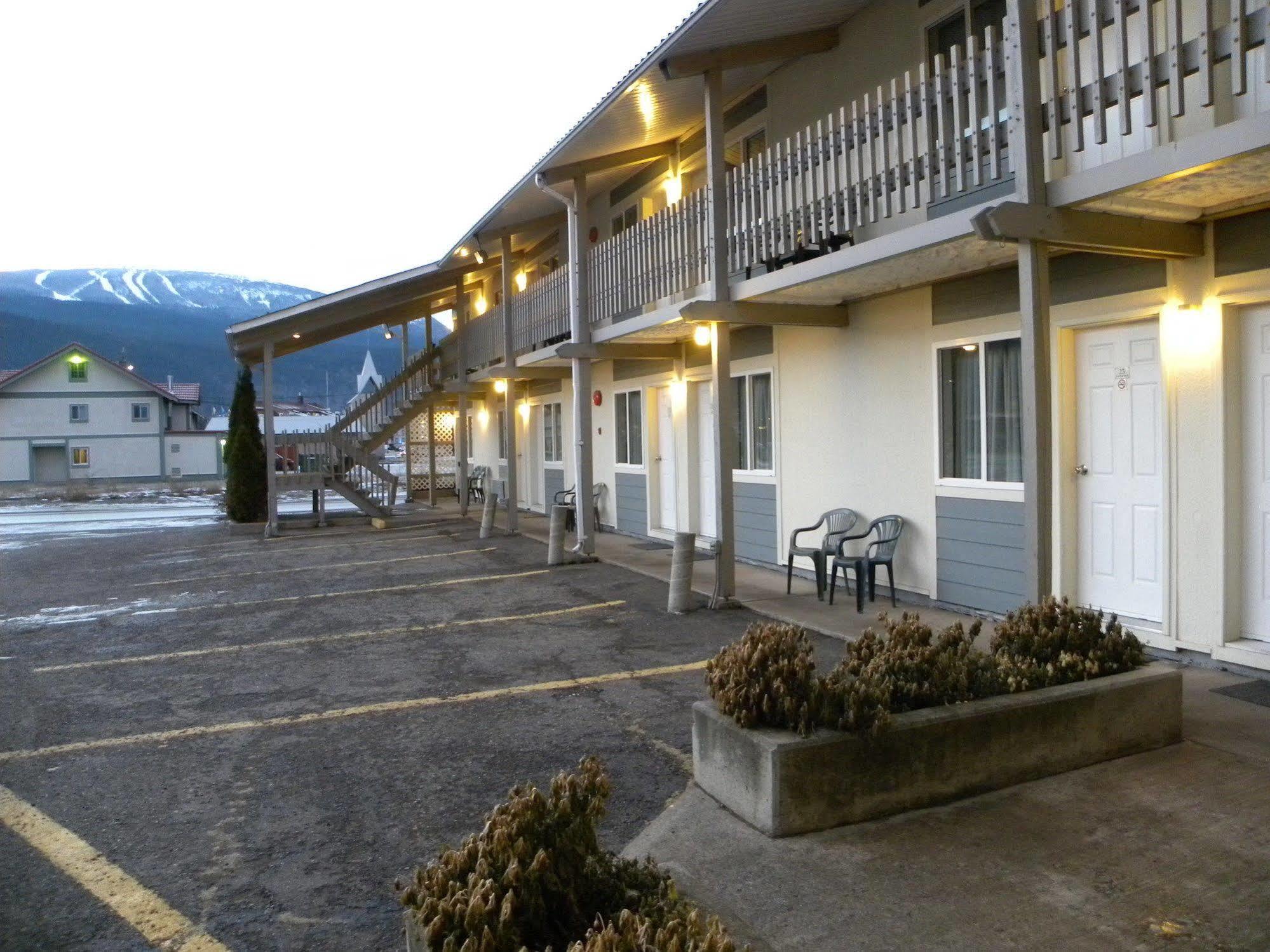 Fireweed Motel Smithers Ngoại thất bức ảnh